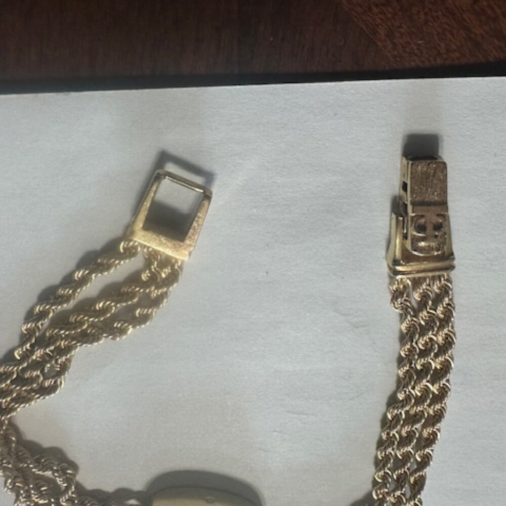 BAUME & MERCIER SWISS MADE VINTAGE 14K YELLOW GOLD OVAL QUARTZ WRIST. - Picture 3 of 5